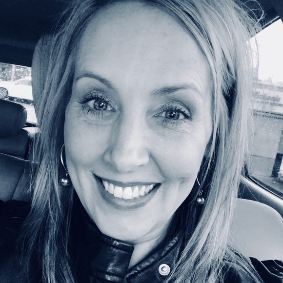 Meet your Posher, Cristal, added chemo hair!!! February 2025!!! - Picture 2 of 9